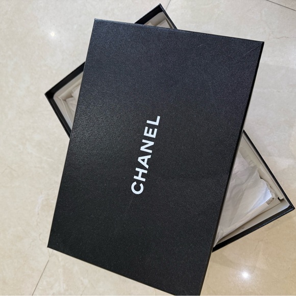 Chanel Box - Picture 3 of 11